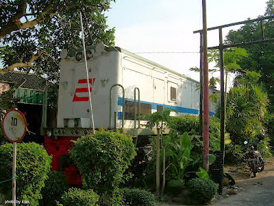 foto jalur kereta api depan rumah foto jalur kereta api depan rumah