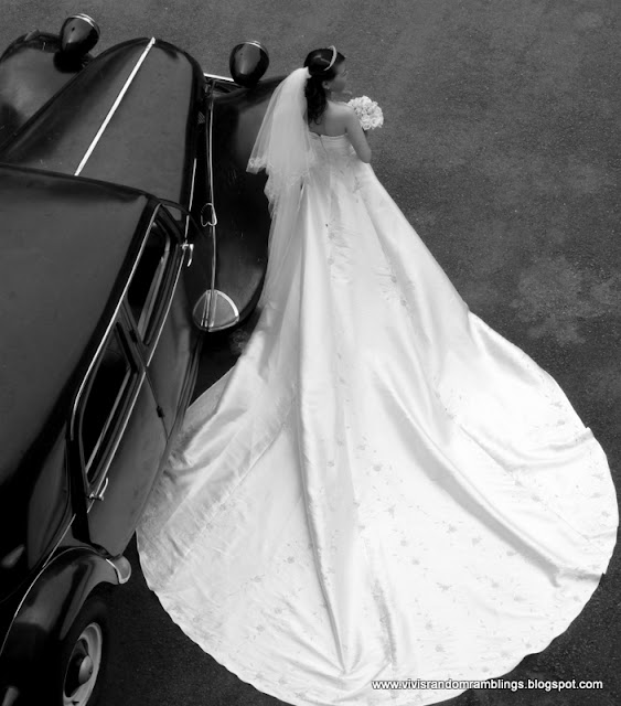 black and white photo of a bride in Saigon. camera used: Panasonic Lumix FZ35