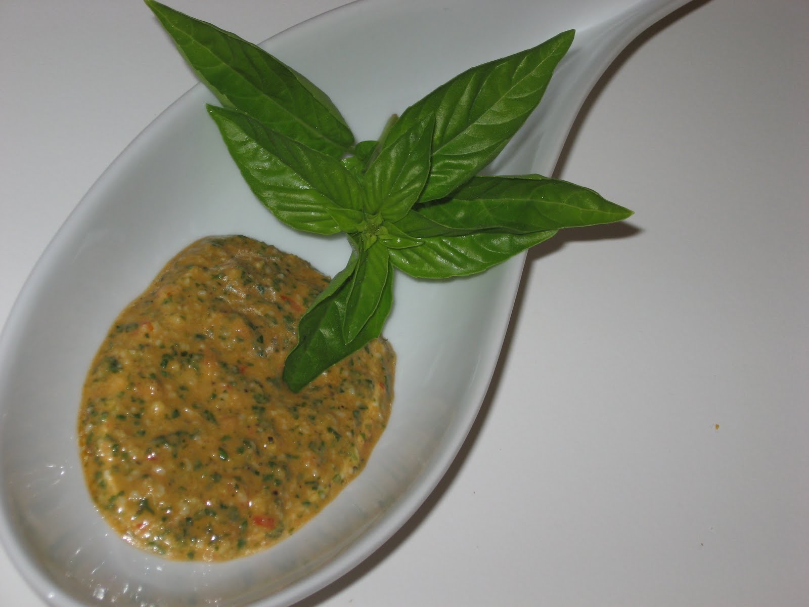 BUSIATE CON PESTO ALLA TRAPANESE E GAMBERI