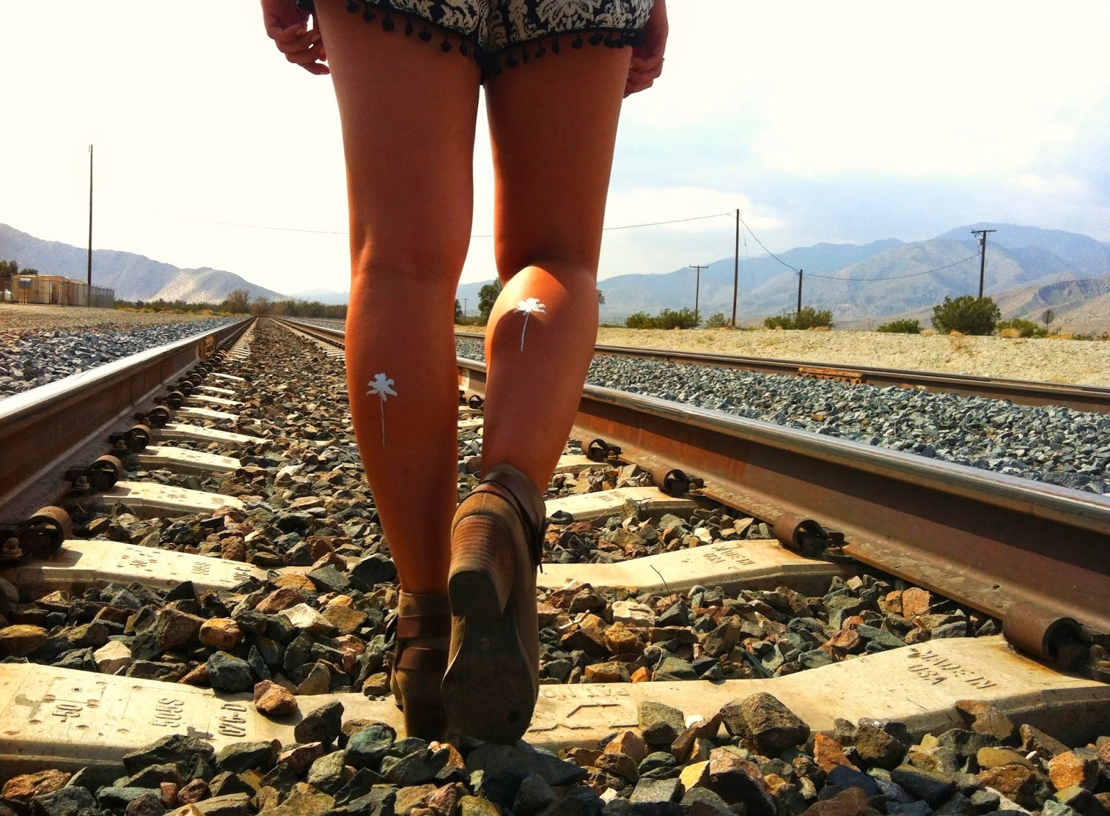 Fashion blogger Boho Nouveau models flash tattoos in Palm Springs, California - Peace & Love: Coachella Outfits by popular Orlando fashion blogger Mash Elle