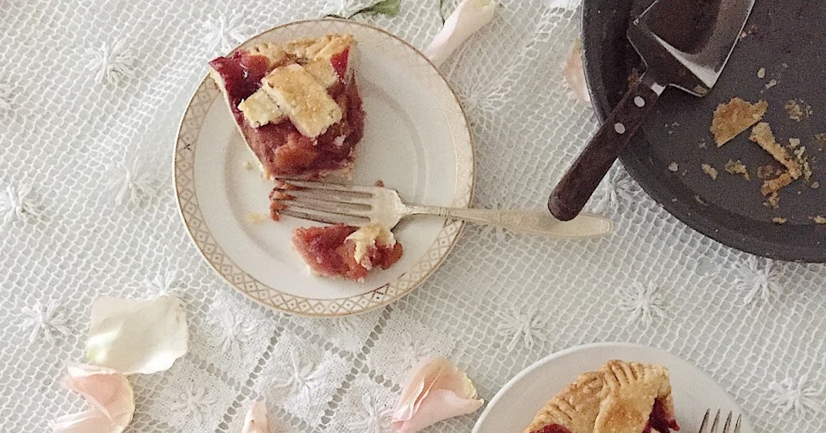 The Cooks in the Kitchen Fruit Bowl Pie