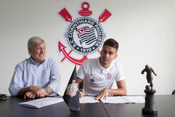 Oficial: El Corinthians renueva a Léo Santos