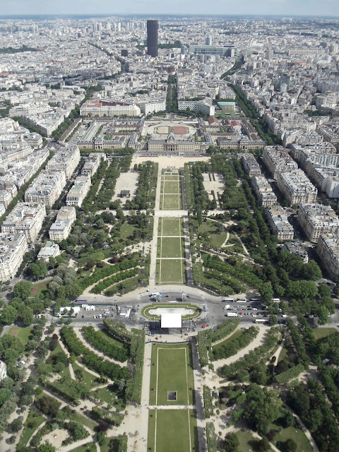 paris breath-taking amazing view of champ de mars