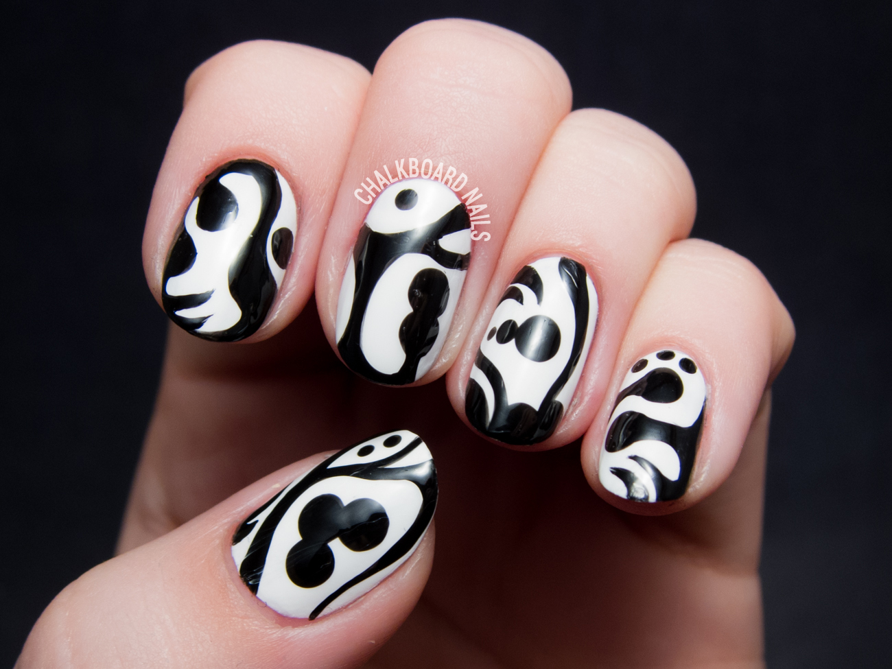 Black and white nails by @chalkboardnails