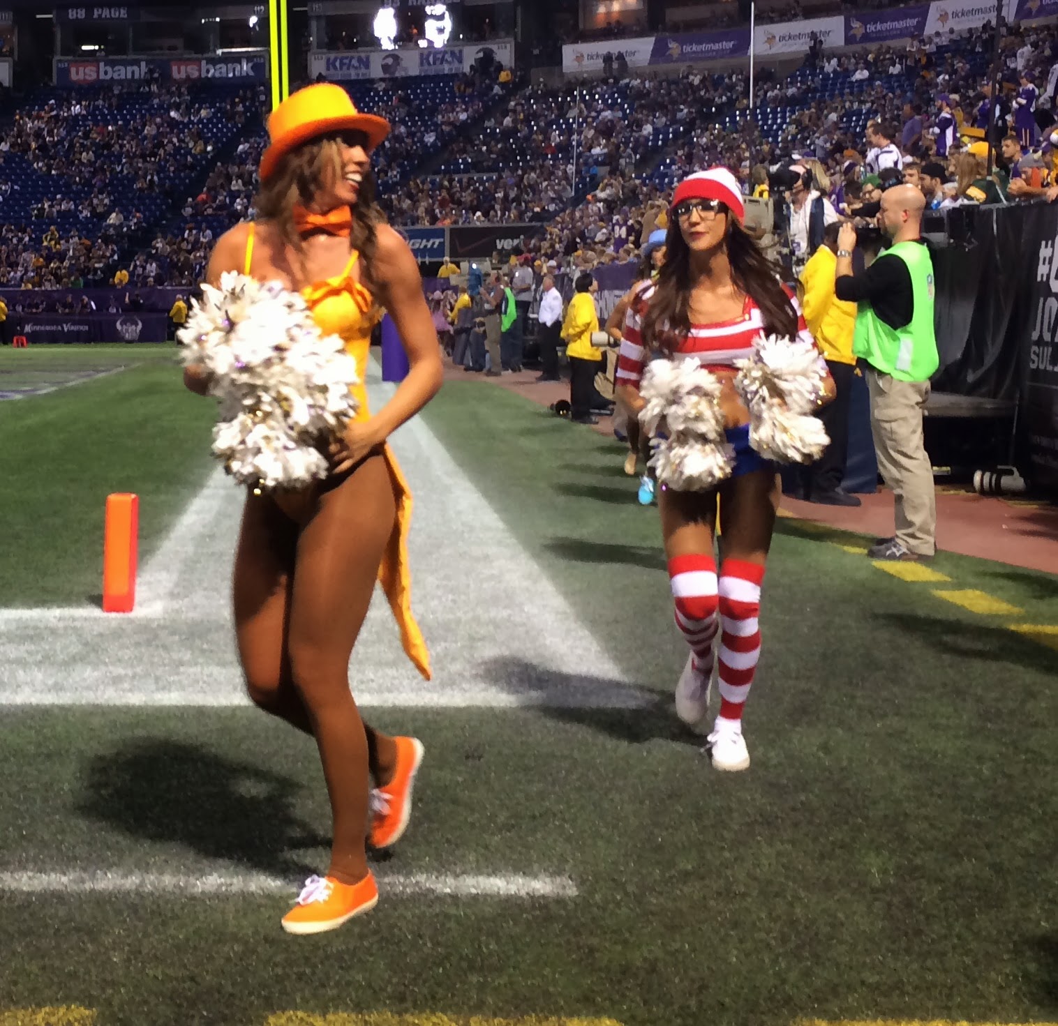 Pro Cheerleader Heaven The Minnesota Vikings Cheerleaders Celebrate