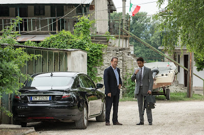 Tom Hanks and Irrfan Khan in Inferno (2016)