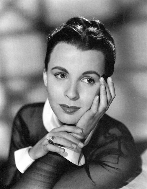 BIOGRAPHIES II: Claire Bloom