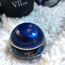 A Glimpse of Glam, VIICode Oxygen Eye Cream, VIICode Review, Eye cream review, Giveaway, Skincare, Eye skincare, Andrea Tiffany