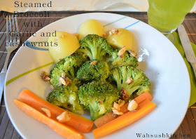 steamed broccoli with garlic and cashewnuts
