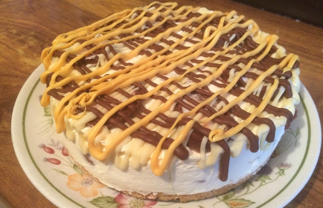 Photograph of completed cream egg cheesecake