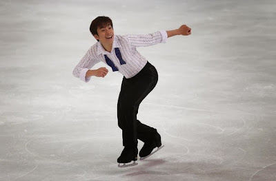 Nobunari Oda (JPN) udfører sit korte program ved Nebelhorn Trophy 2013