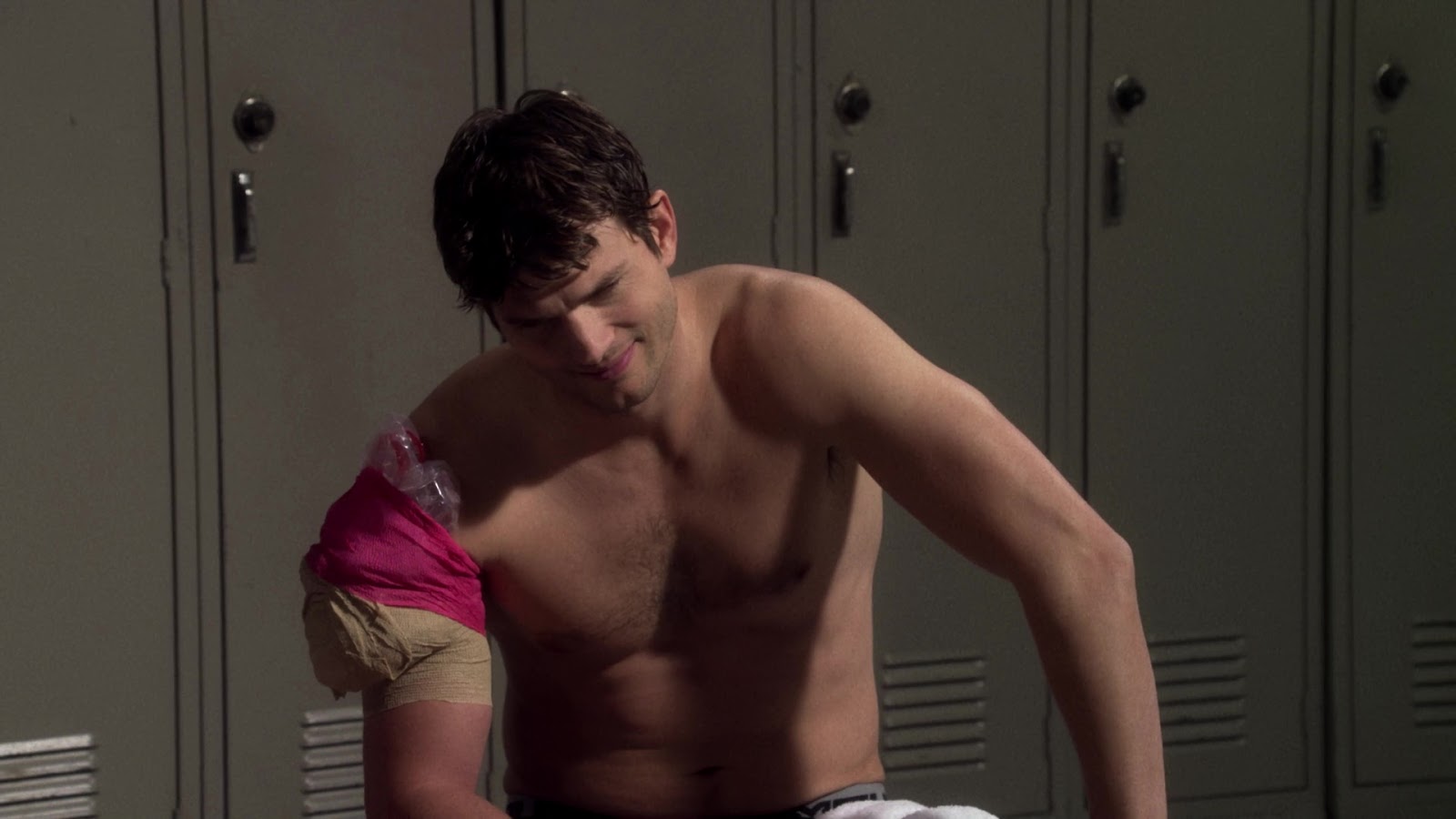 Auscaps Ashton Kutcher Shirtless In The Ranch Back 33000 Hot Sex Picture image