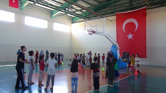 Çınar'da çocuklar camiden sonra spora gidiyor