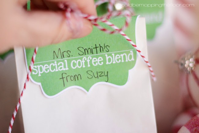 Holiday Gift Idea: Make a Special Coffee Blend {with free coffee blend bag toppers}