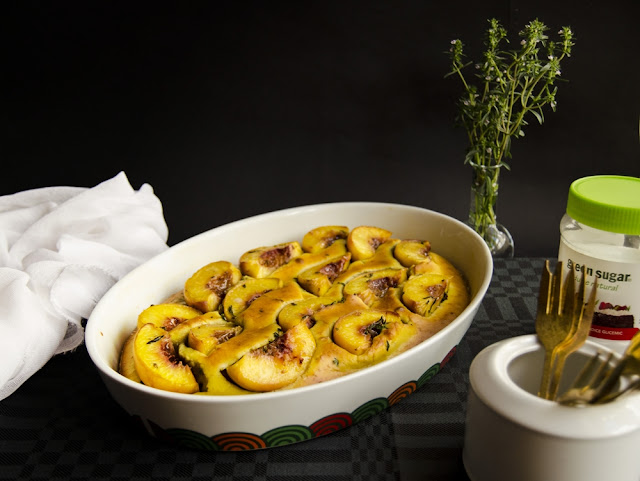 Prajitura cu nectarine si cimbru