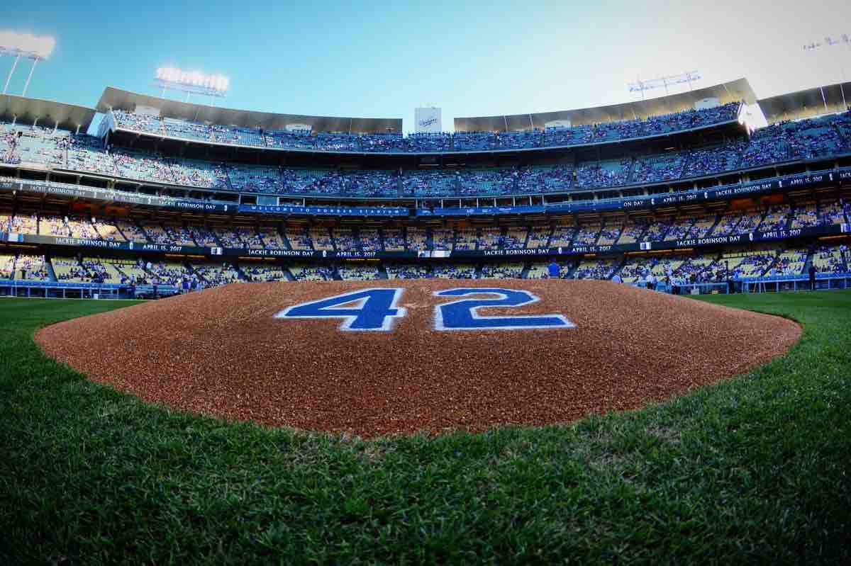 Tokyo Virtual Network Dodgers unveil Robinson statue for Jackie