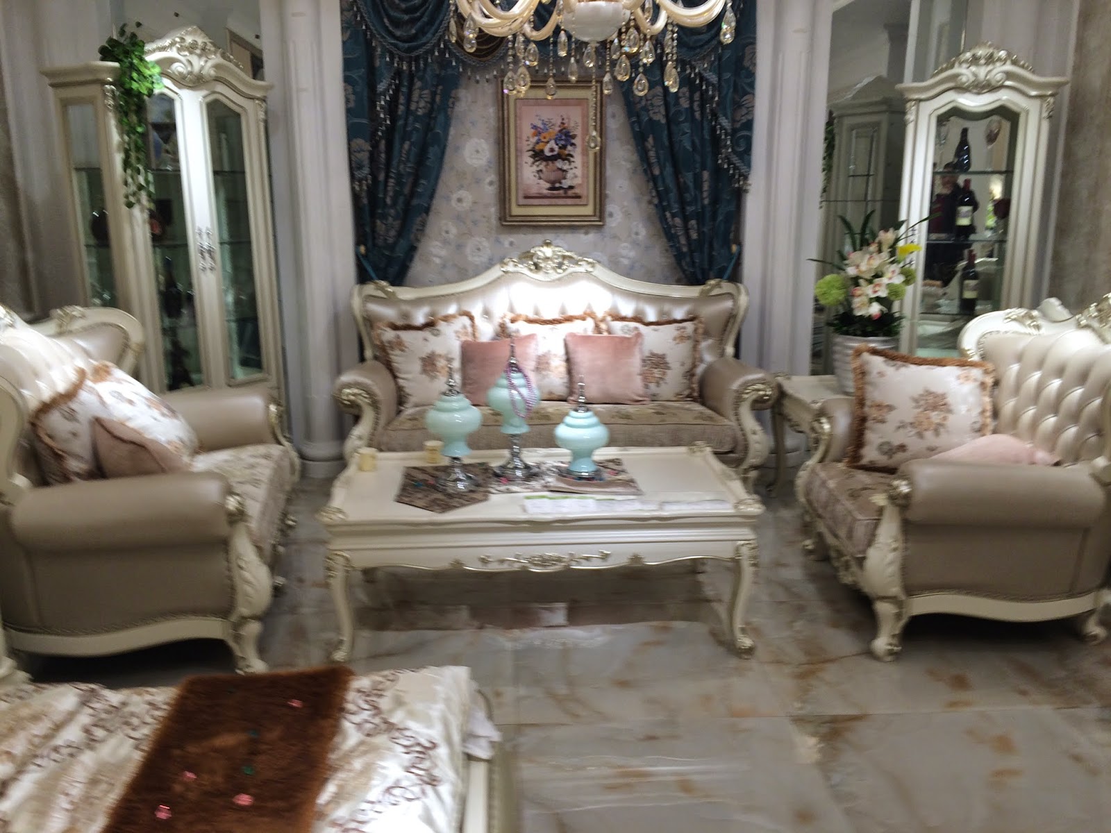 Great China Market الأبيض ملك الألوان