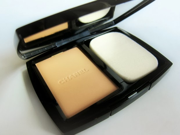 Chanel Vitalumiere Compact Douceur Foundation Review, Before and After Photos elenyta broken rose