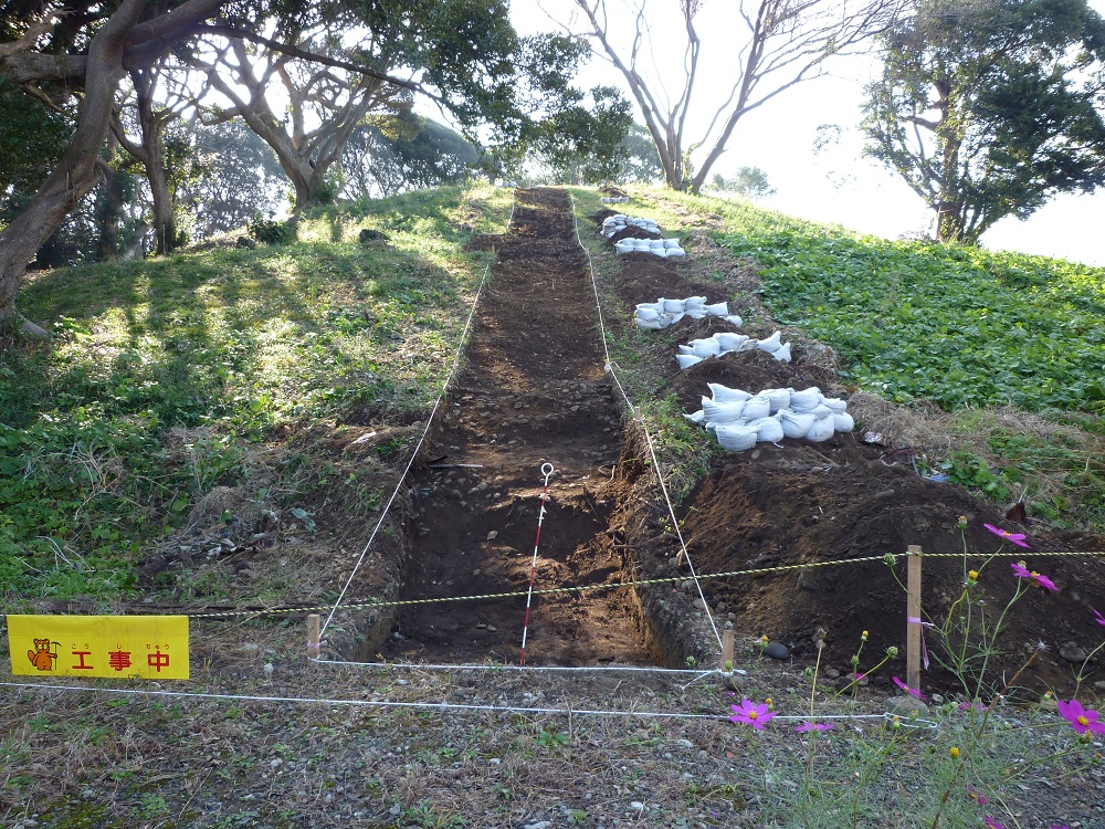 青葉考古学倶楽部 大洗町 磯浜古墳群 車塚古墳試掘調査の見学