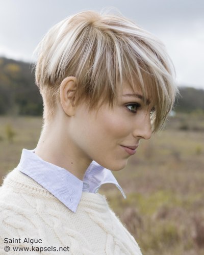kort blond haar met lok kort blond haar met lok