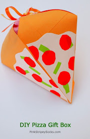 DIY Gift Box that looks like a pizza!  #pizza 