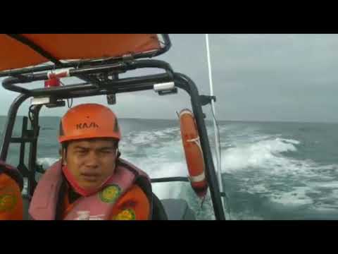 Mendebarkan, Tim SAR Terjang Gelombang 4 Meter Cari Nelayan Hilang di Nusa Dua