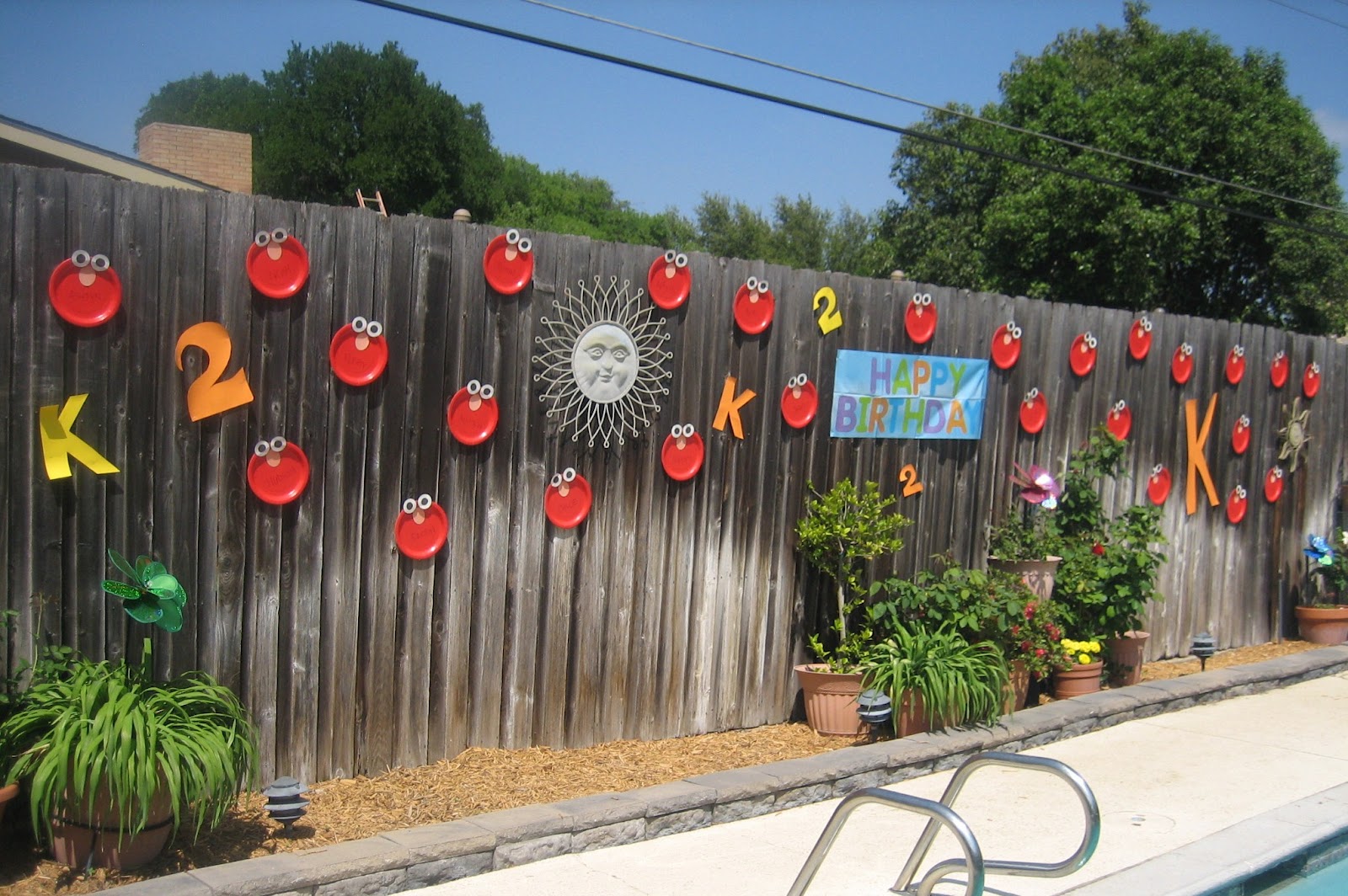 Fence Decorating Ideas: Villa Vinson Sunny Days on Sesame Street Party ...