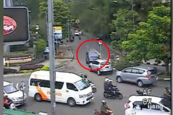 Rekaman CCTV di Persimpangan Kota Bandung ini Jadi Cercaan Warganet