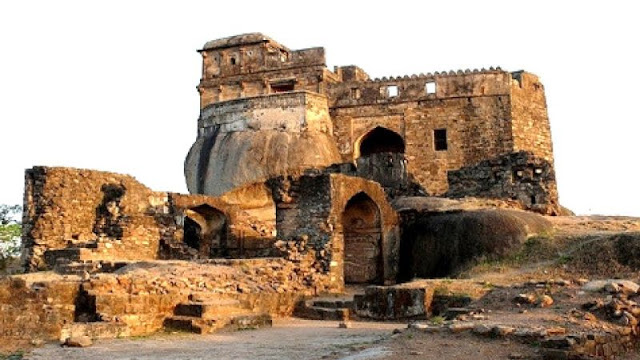 बरसों पुराने इस किले में सोने की ईंट की तलाश में आते हैं लोग! - newsonfloor.com