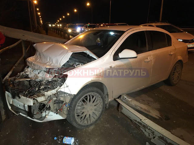 Прямо сейчас: В Уфе автомобиль влетел в отбойник Прямо сейчас: В Уфе автомобиль влетел в отбойник