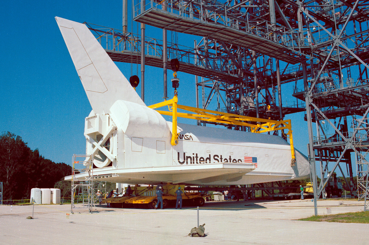 http://2.bp.blogspot.com/-2Ad-uX5IaLY/TtS2Sz_2lOI/AAAAAAAAcOA/A5mfoDWsl6Q/s1600/The+History+NASA+Space+Shuttle+Program+009.jpg
