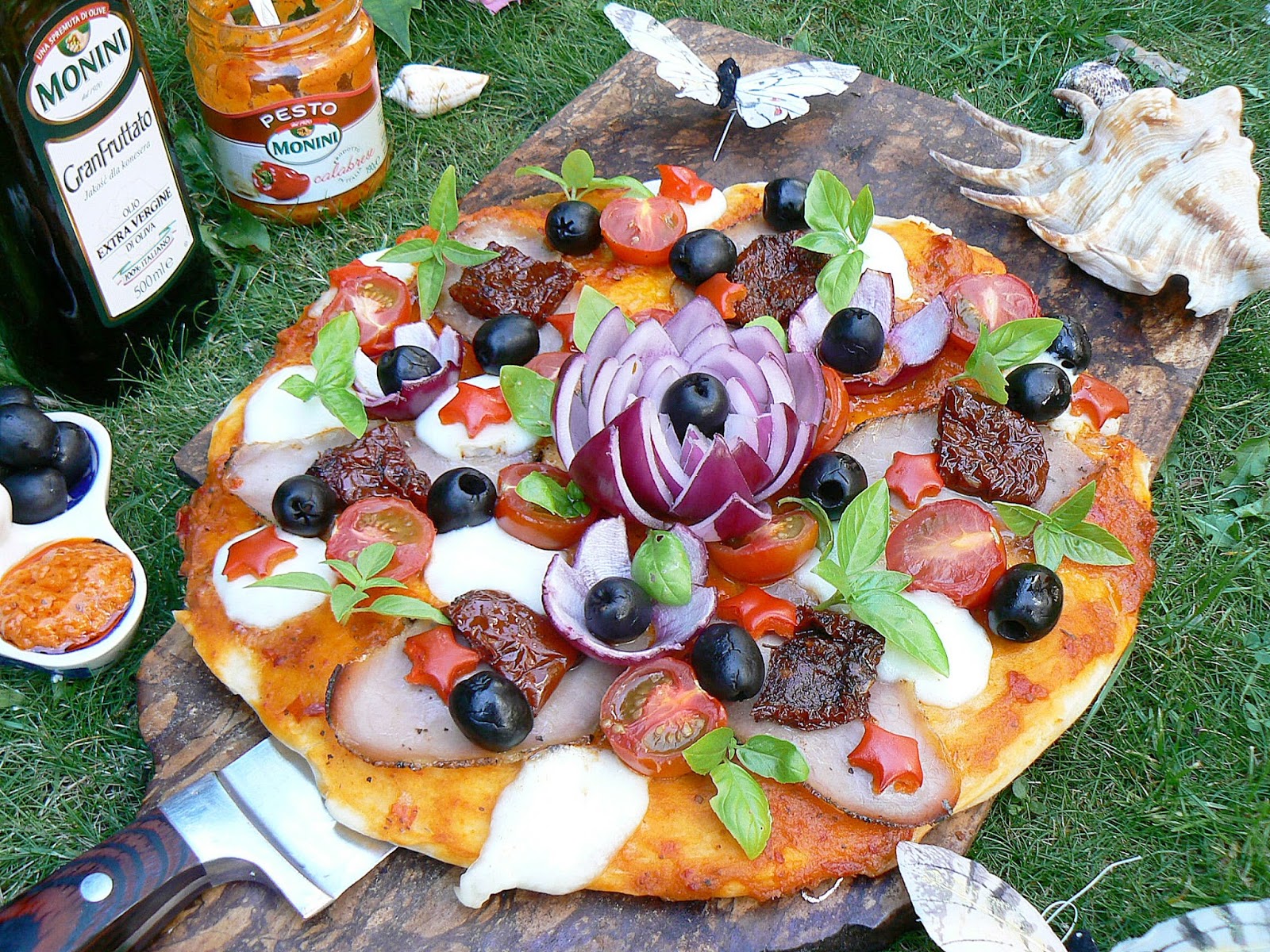 wesoła kuchnia Pizza z pesto paprykowym pod gwiazdami