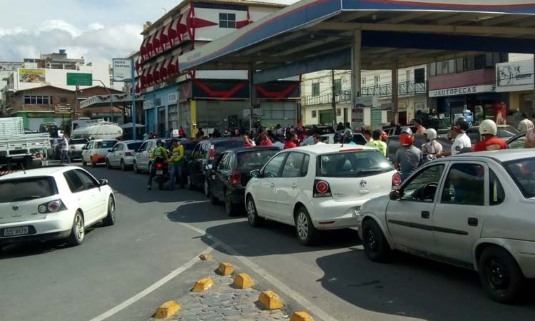 Preço do litro da gasolina na Bahia deve aumentar R$ 0,11 na sexta
