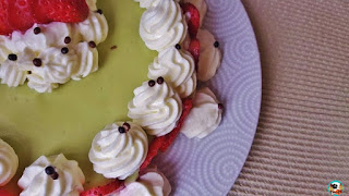 Tarta de aguacates y fresas