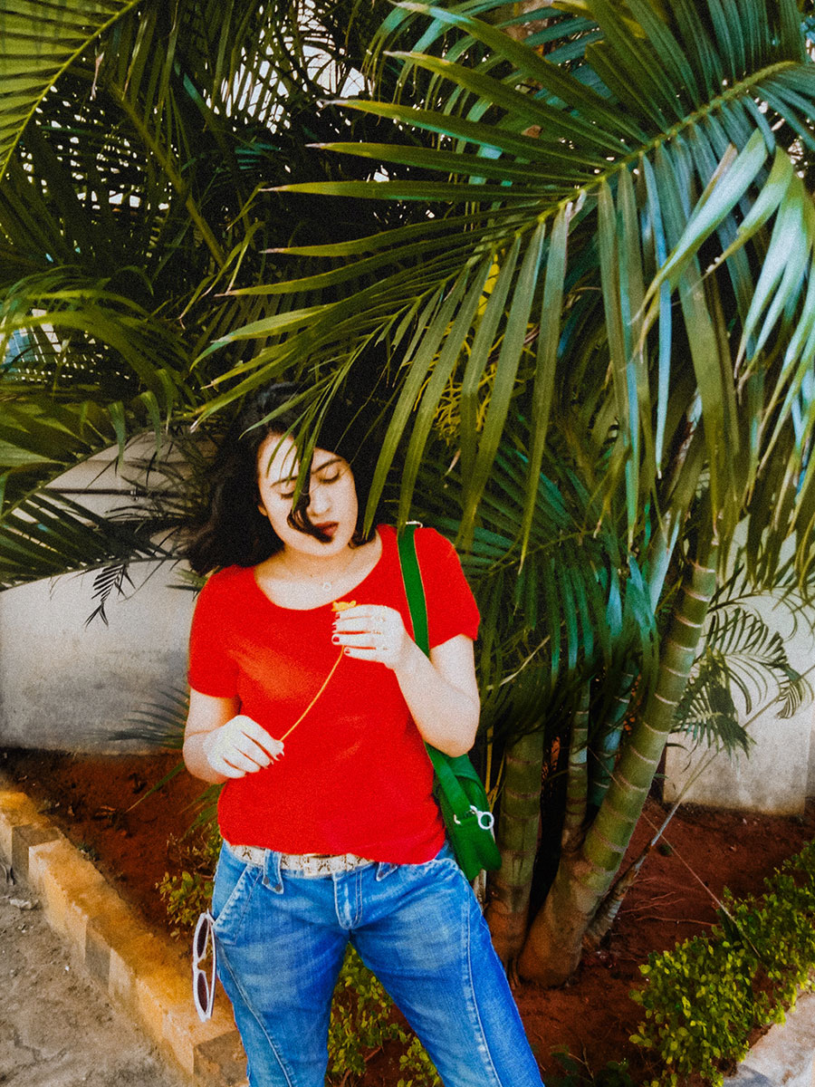 RED TEE AND FRAYED DENIM : A COOL WAY TO STYLE YOUR BASICS| THE STYLE PANORAMA RED TEE AND FRAYED DENIM ,A COOL WAY TO STYLE YOUR BASICS , THE STYLE PANORAMA