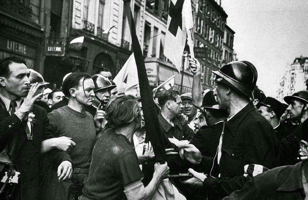 20 Incredible Photographs of France Taken by Robert Capa During World War II ~ vintage everyday