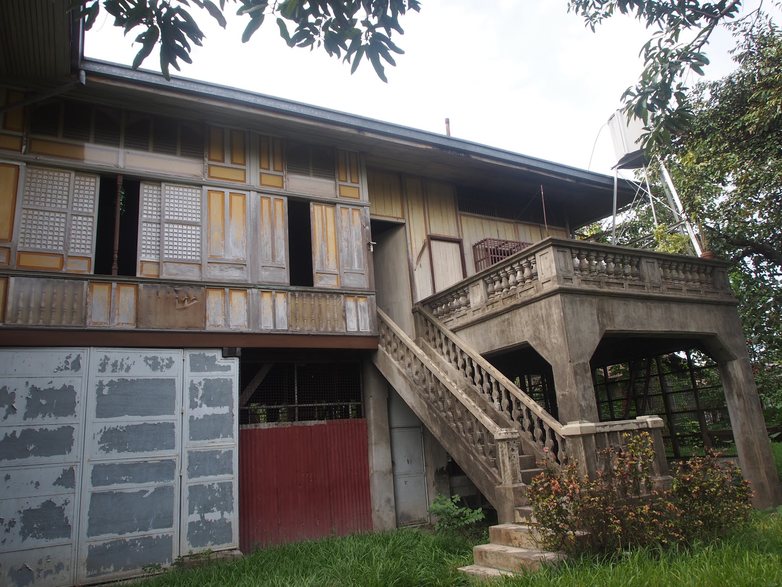 Splash of Yellow: Old Filipino House during the Spanish Era