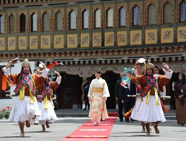 Princess Mako, King Jigme Khesar Namgyel Wangchuck,  Queen Jetsun Pema, Prince Jigme Namgyel Wangchuck at the Tashichhodzong in Thimpu