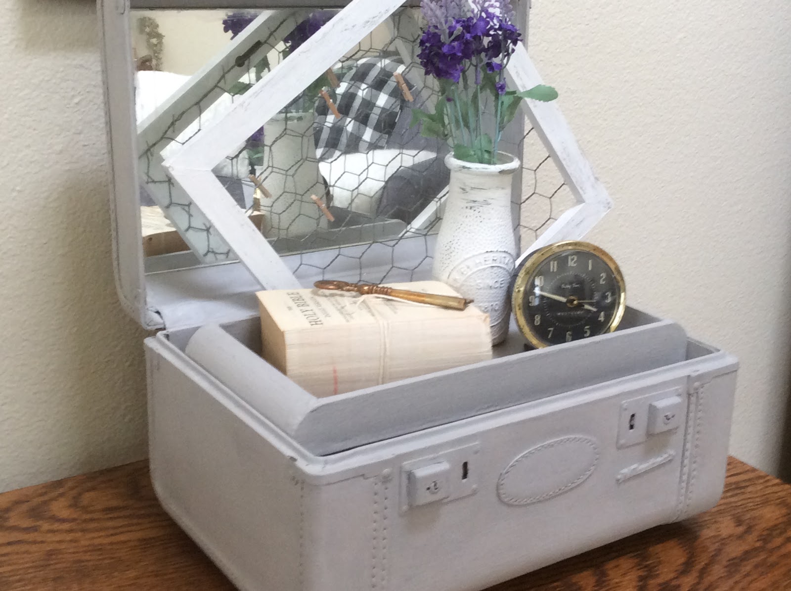 Fresh Vintage by Lisa S How to Paint a Vintage Suitcase