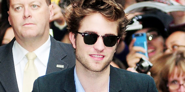 Robert Pattinson - Robert Pattinson Cari Pacar yang Percaya Diri