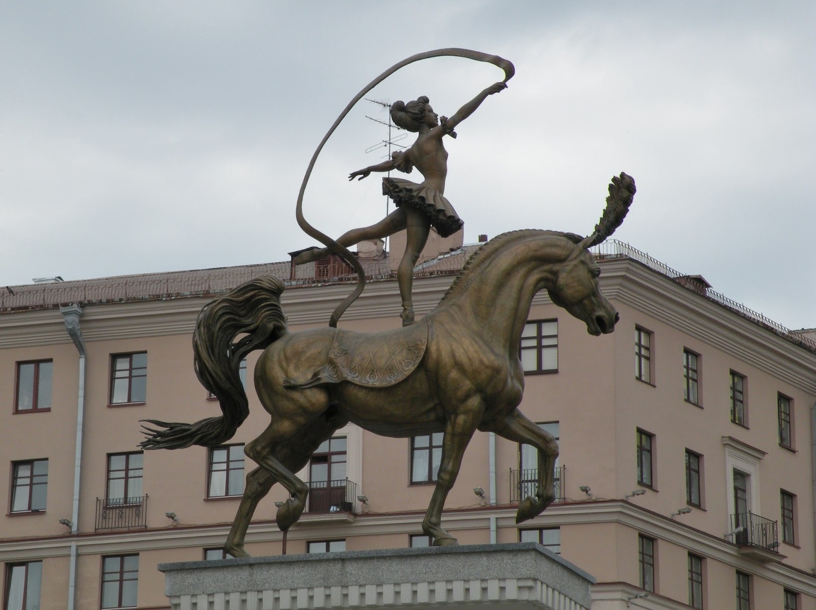 статуи в минске