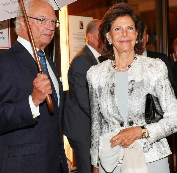 The King and Queen are in Salzburg this week for The Salzburg Festival and Amadeus. Silvia wore a jacket, pearl