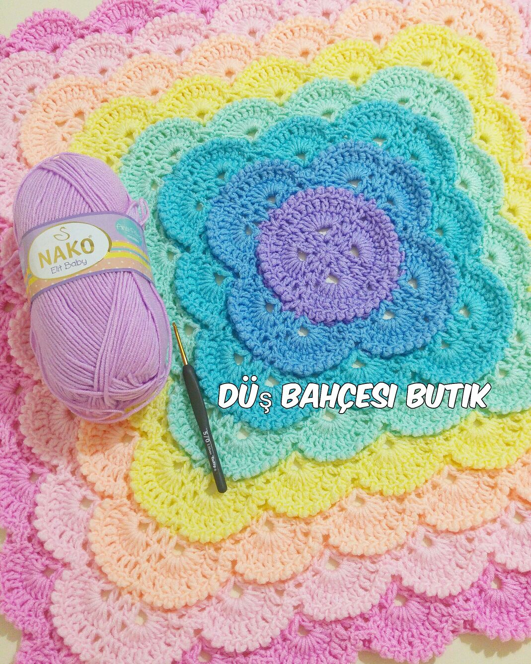 Gökkuşağı bebek battaniyesi yapımı Gökkuşağı bebek battaniyesi yapımı