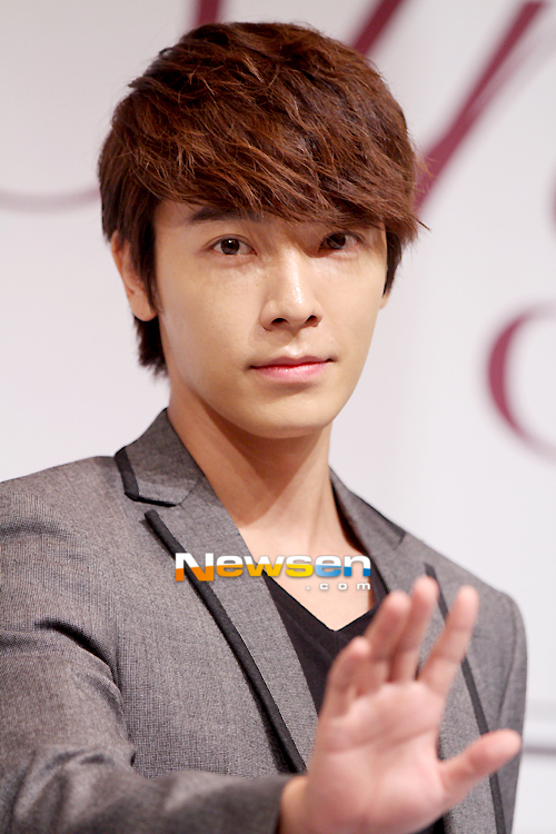 donghae-+6th+album+conference_01.jpg