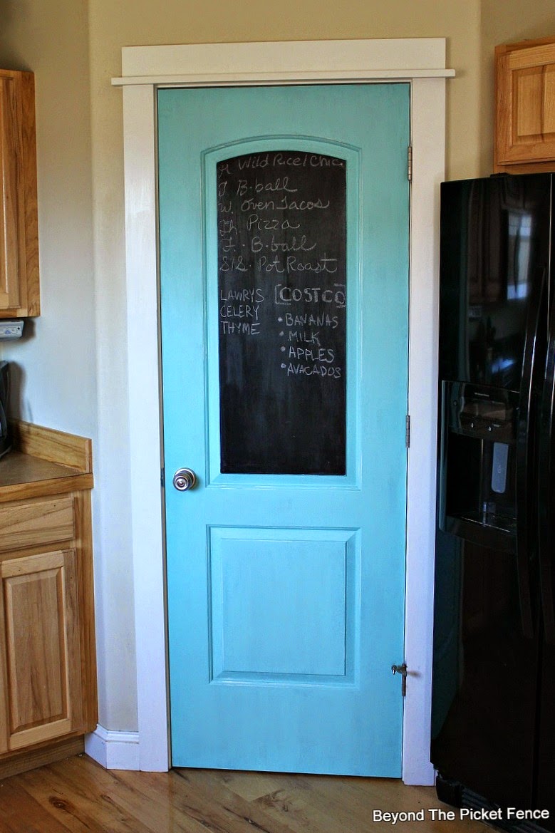 Kitchen Pantry Door, Chalkboard Paint http://bec4-beyondthepicketfence.blogspot.com/2015/01/pantry-door-checkin-it-off-list.html