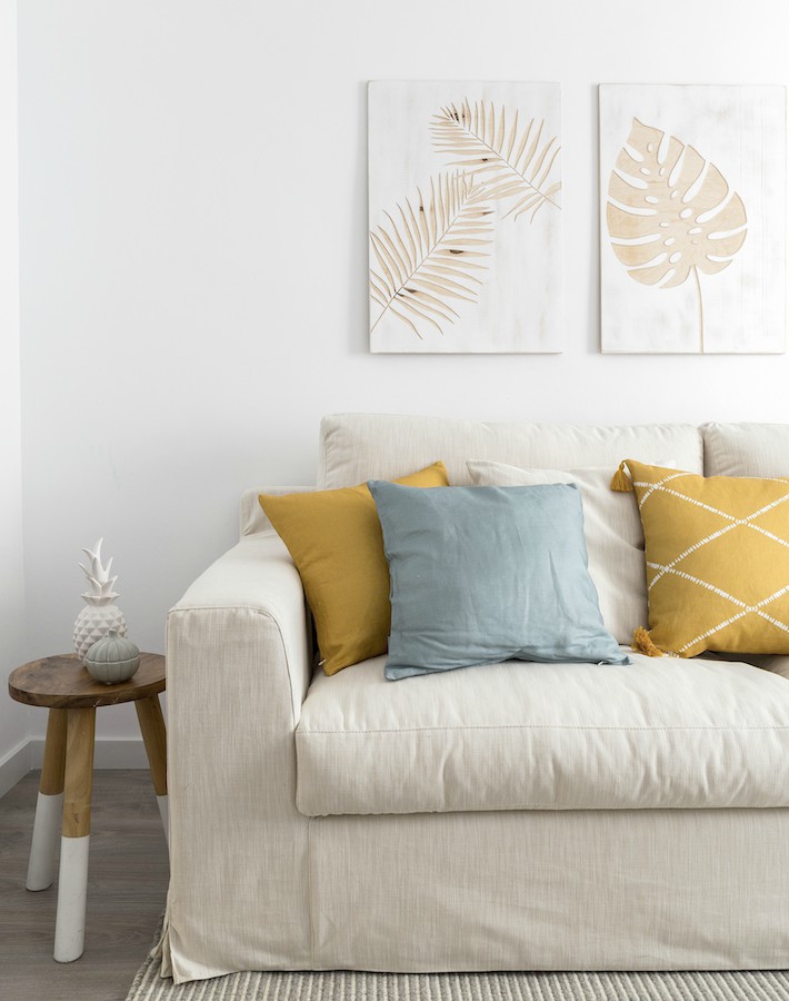 Un apartamento con una decoración natural y fresca