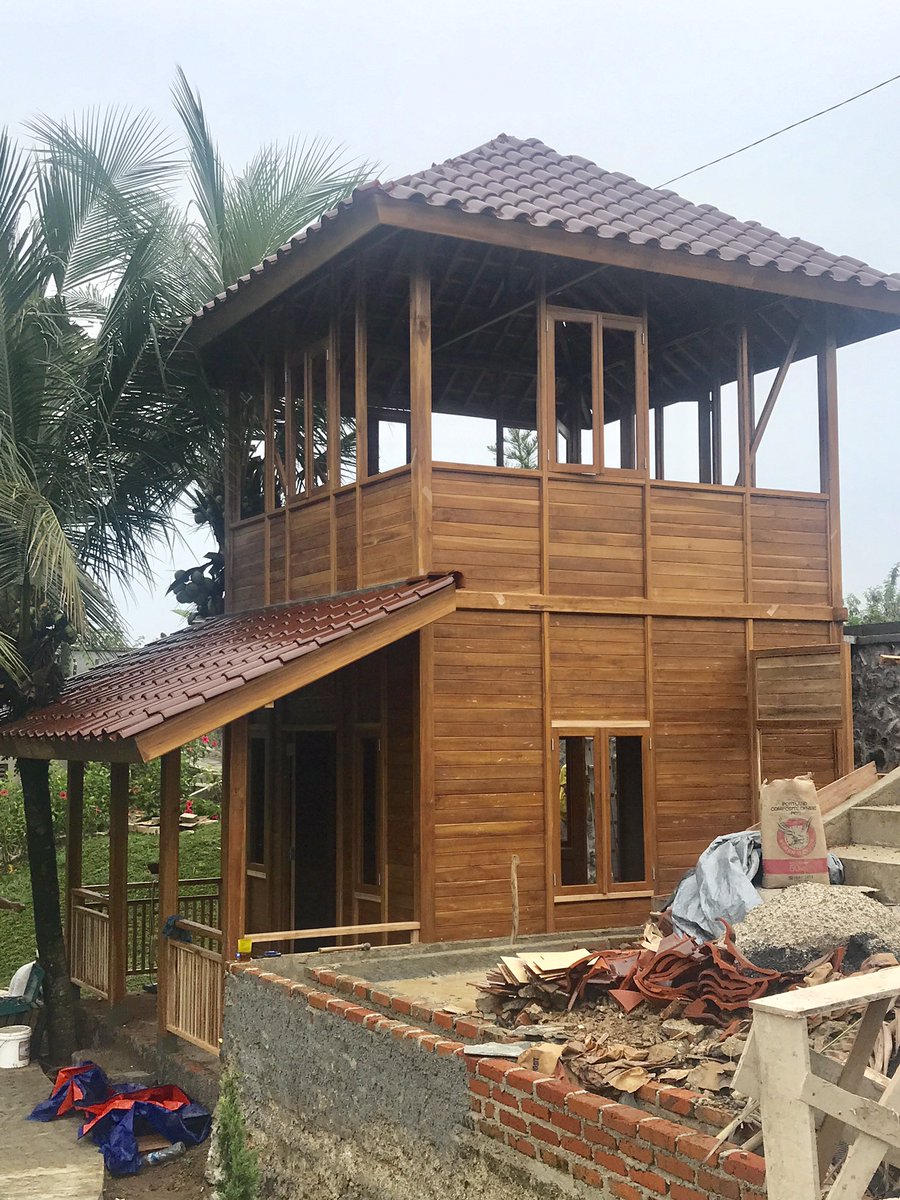 Villa Kayu Kecil di Ciampea, Bogor.