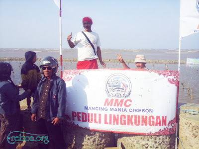 Sambut Ultah Pertama Komunitas Mancing Mania Cirebon Tanam 1000 Mangrove 