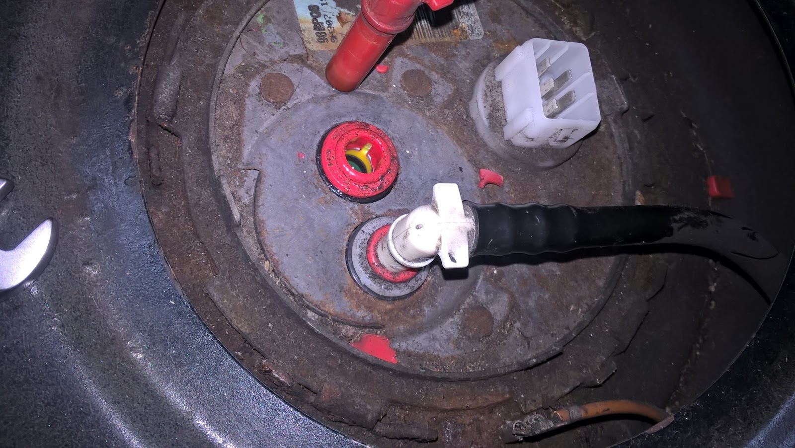 Eating Oranges and Making IDs: Ford Mondeo ST24: fuel pump replacement