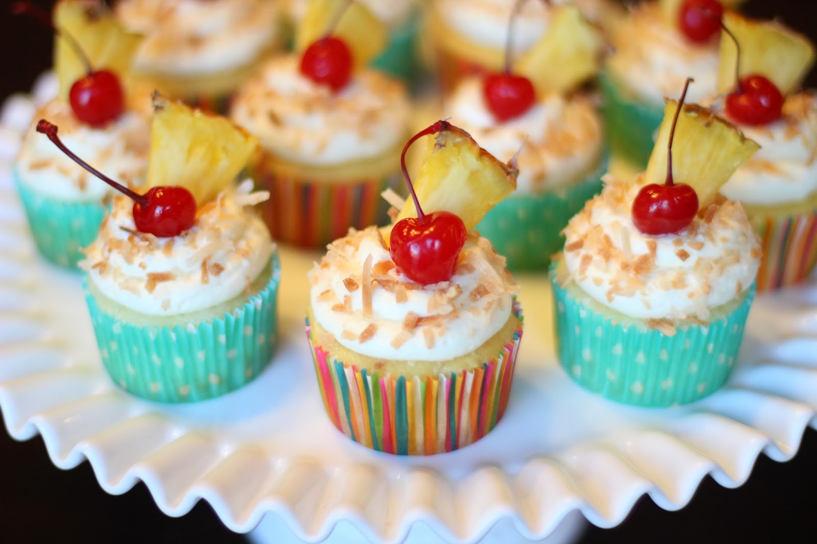 Sprinkle Some Sunshine!: pina colada cupcake frosting party!